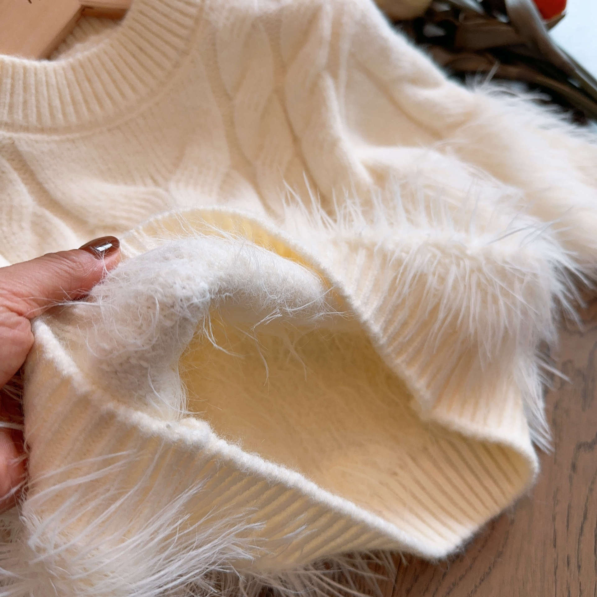 子供用女の子秋冬プルオーバーセーター2025新作ベビー韓国風おしゃれニットセーター女の子万能トップス