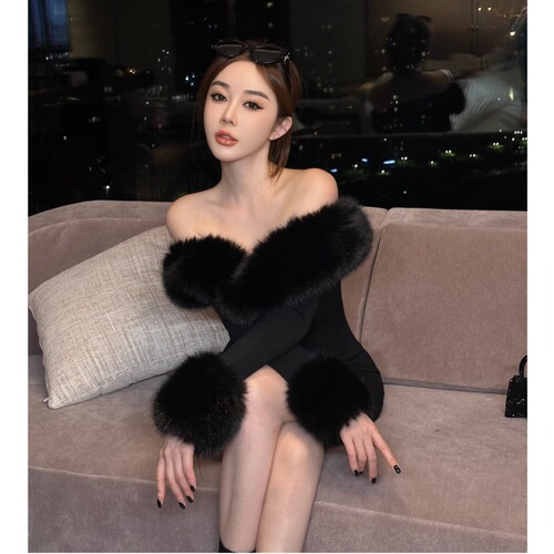 YIMENG23 one-line collar knitted dress for women in autumn and winter, off-shoulder slim hip-hugging short skirt with long sleeves, sexy and slim