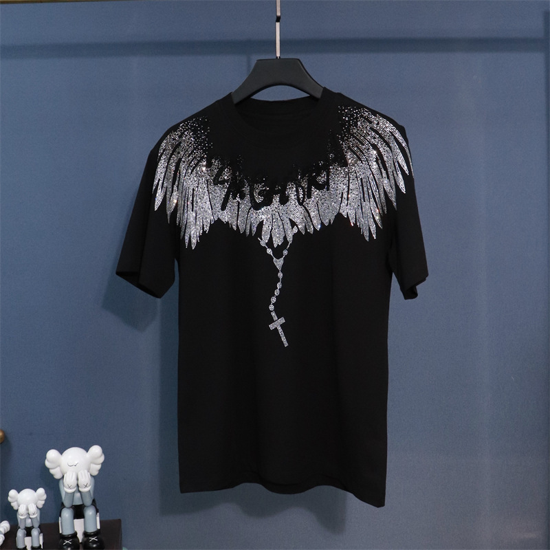 Camiseta de manga corta para hombre, talla grande, estilo europeo, marca de moda, con pedrería, diseño de alas de ángel en la parte delantera y trasera, corte holgado