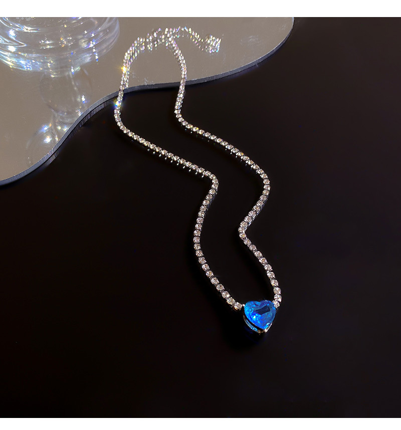 Super Flash Blue Heart-shaped Zircon Necklace Delicate Rhinestone Clavicle Chain display picture 2