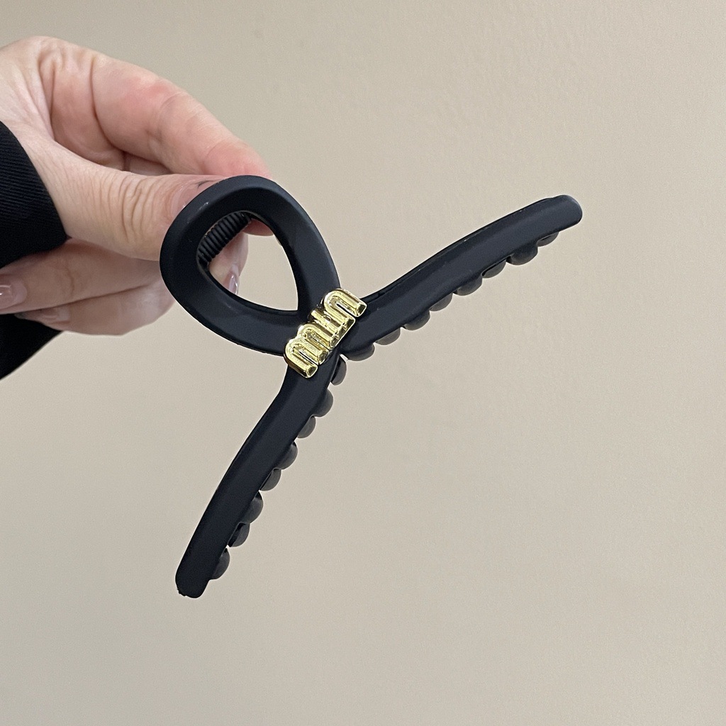 Versión coreana de letras negras, clip cuadrado grande, clip de tiburón femenino, volumen de cabello en la parte posterior de la cabeza, clip de cabello al por mayor