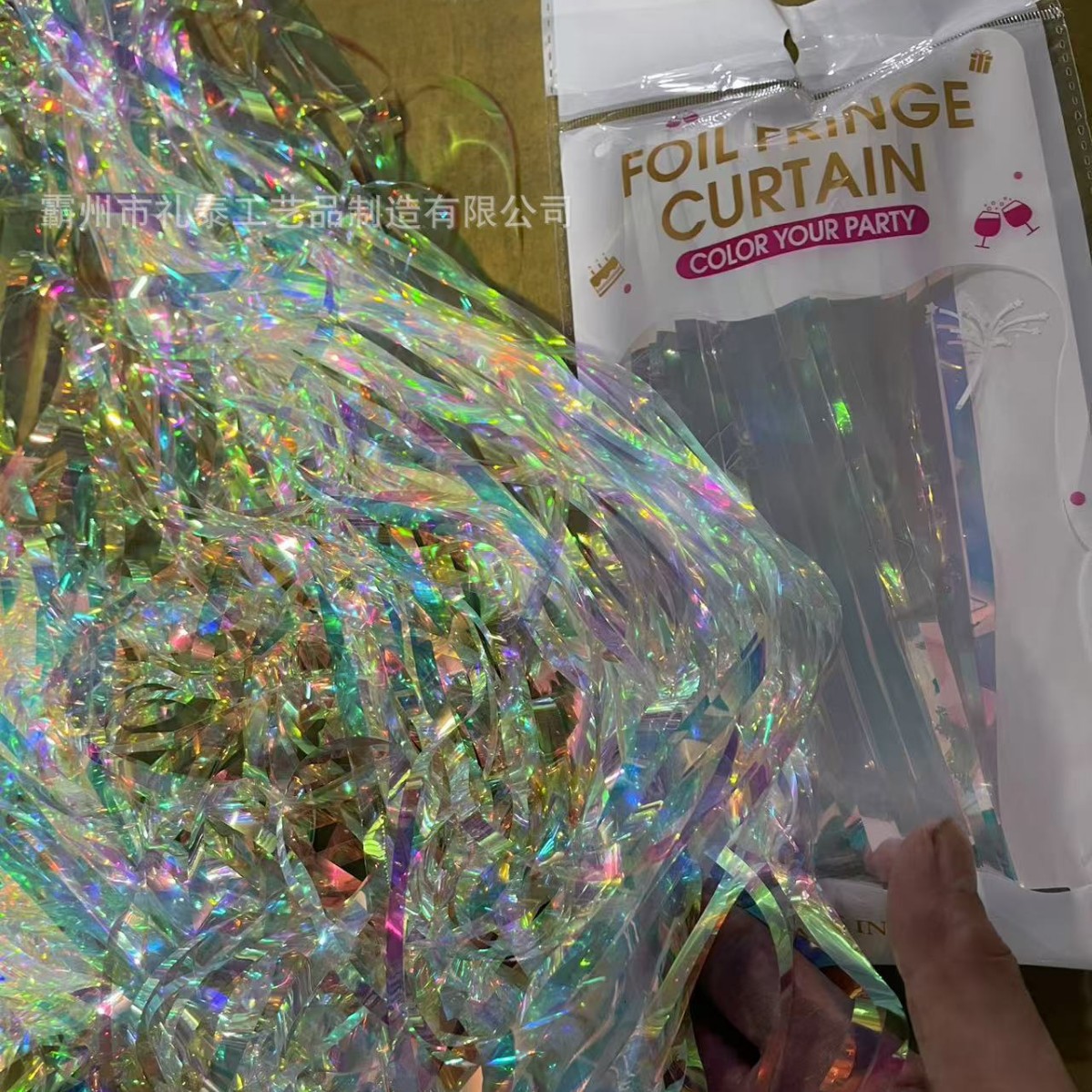 Fondo azul colorido, luz dorada, luz mágica, cortina de seda de lluvia, fiesta de cumpleaños, pared de fondo, cinta de colores, tira de flores, galería de ensueño