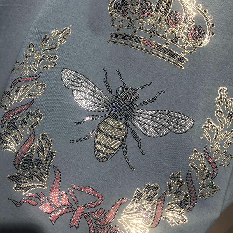 T-shirt à manches courtes pour hommes en soie glacée 2021, nouveau modèle d'été imprimé couronne petite abeille_voghion.com