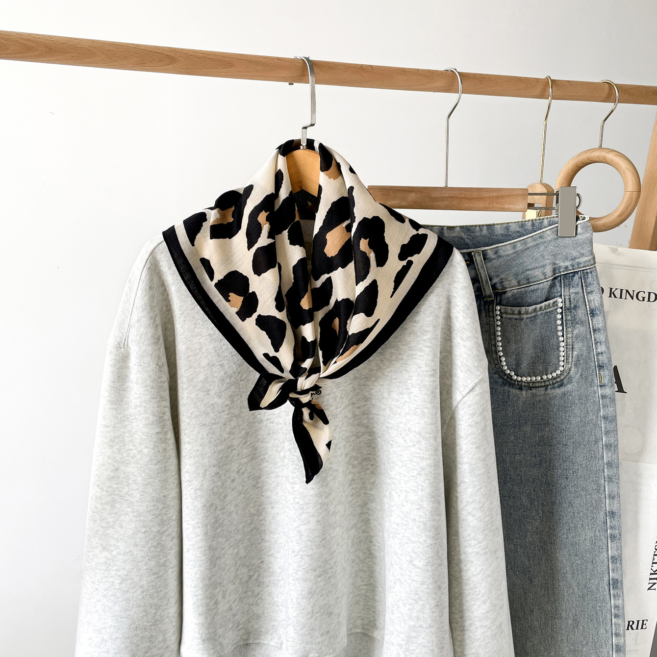 Leopard Print Herringbone Cotton Mini Square Scarf For Women_voghion.com
