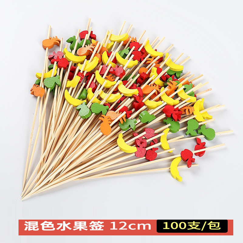 使い捨てクリスマスツリーの果物を提供します。|undefined
