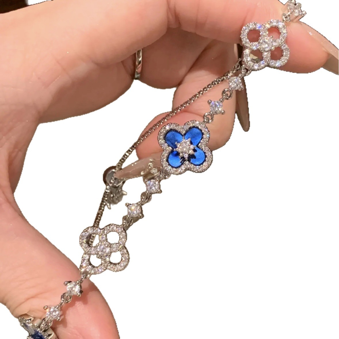 Pulsera de flores huecas en forma de diamante de circón, pulsera ligera de lujo de alta gama, joyería de temperamento de estilo de palacio retro europeo y americano al por mayor