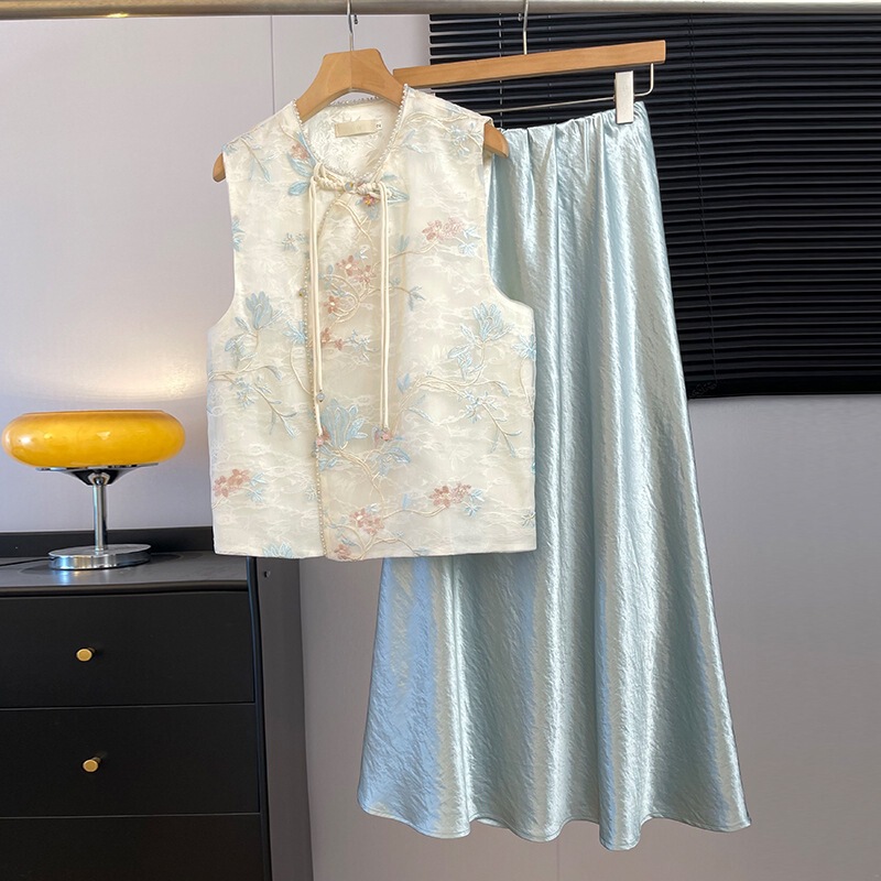 Actual Shot of New Chinese-Style Hanfu with a Buttoned Oblique Collar, Round Neck, Jacquard Embroidery, and Improved Vest Paired with a Traditional Chinese-Style Skirt Set