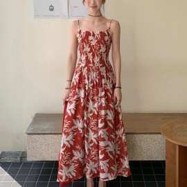 早春漂亮红色碎花吊带连衣裙子女夏季2026新款巨好看绝美法式长裙