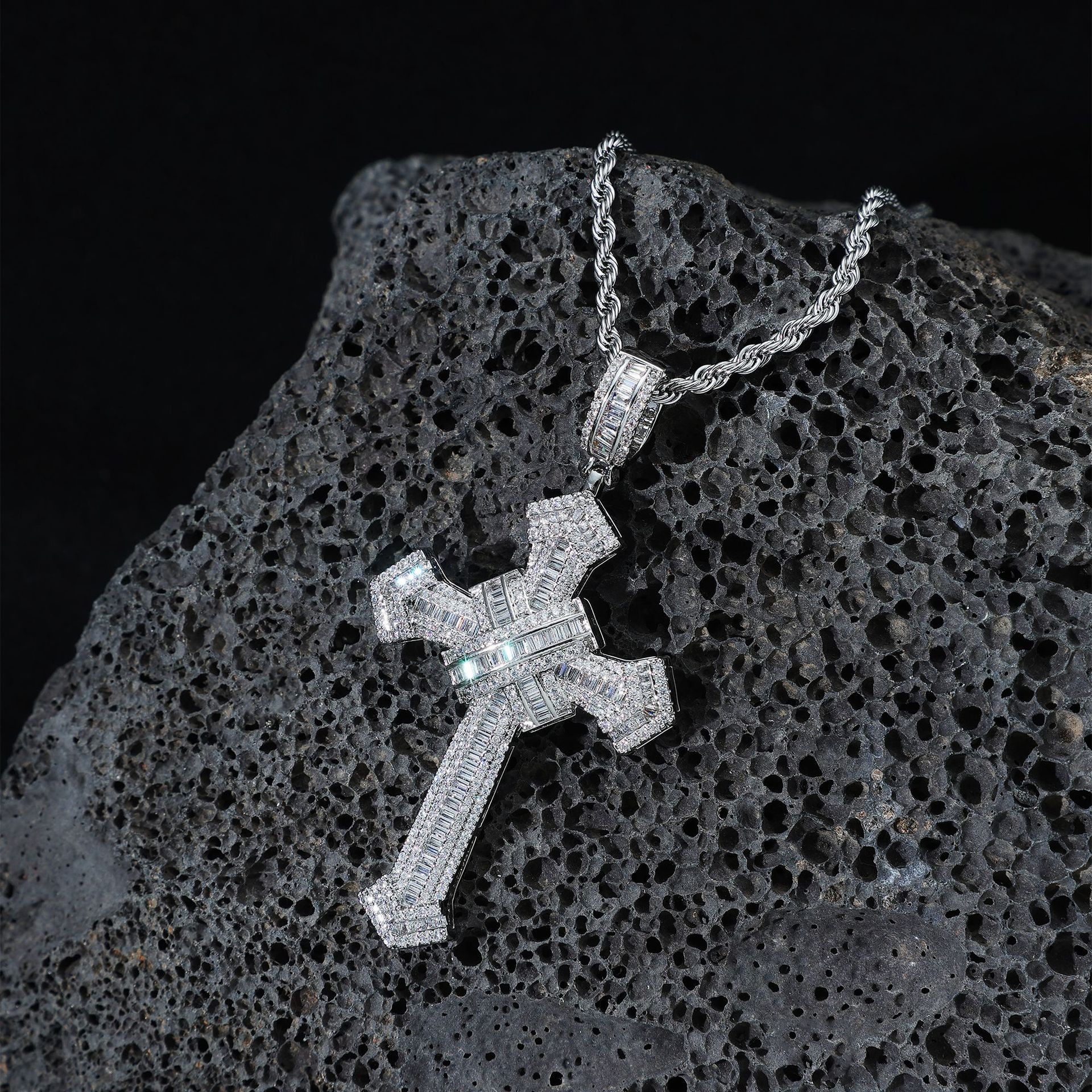 Estallido de estilo americano de moda de bronce de diamante de diamante completo cruz de cadena de torsión personalidad de hombre collar joyería hip-hop al por mayor image 7