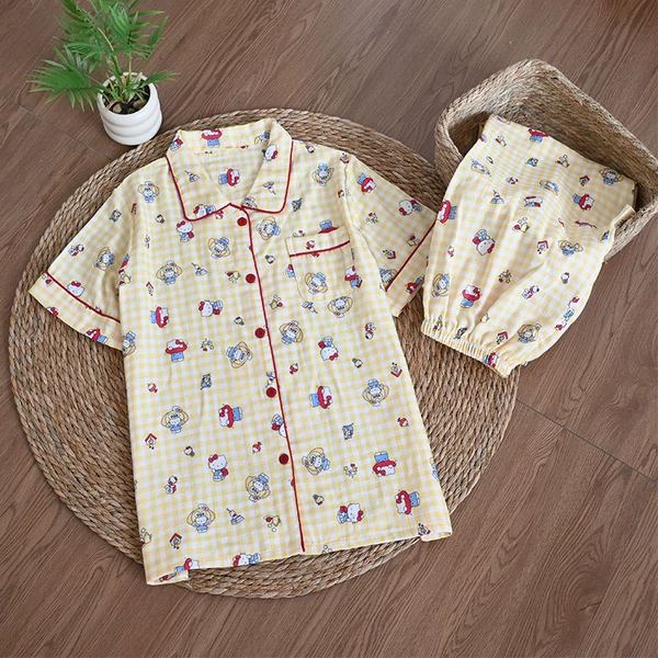 Yellow trousers, with short sleeve