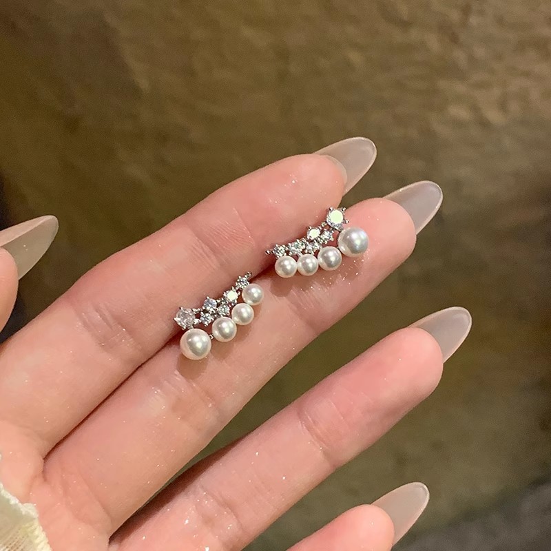 Pendientes de perlas para mujeres ins estilo simple alto sentido nicho temperamento pendientes en línea celebridad retro pendientes aguja de plata al por mayor