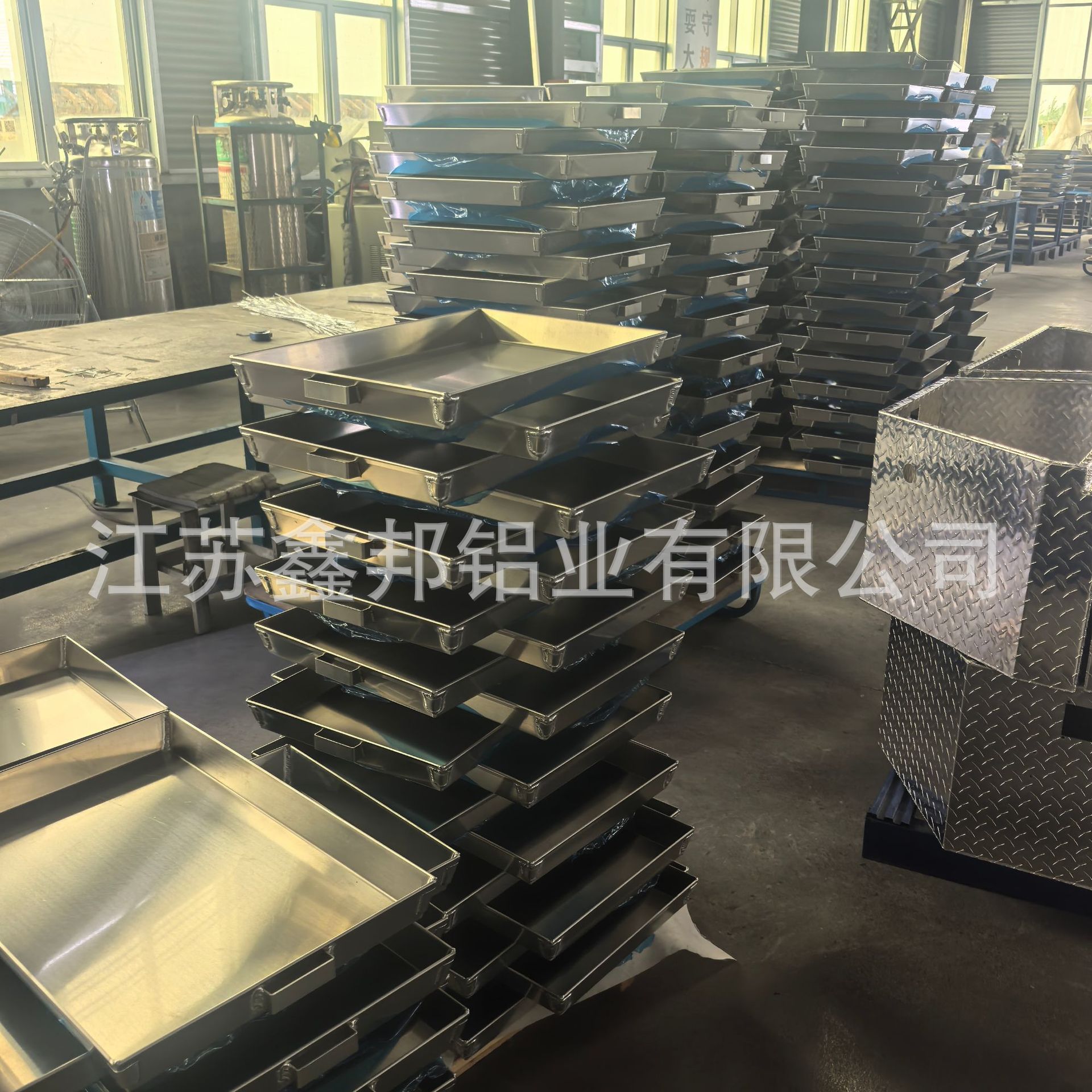 铝合金盘子定制耐腐蚀耐磨抗摔烟台冷冻盘直供加厚一体成型模具