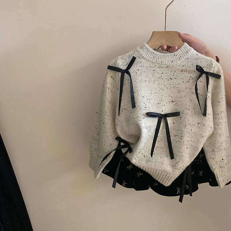 Ensemble pull et jupe en tricot style coréen pour petite fille, nœud papillon, nouvelle collection automne 2024, tenue tendance pour enfant.