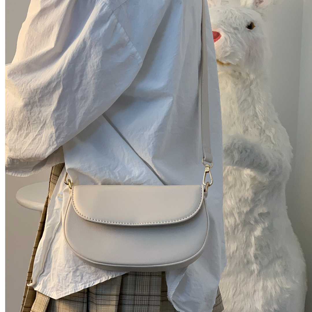 2025 moda bolsos de silla de montar de tendencia sólida Baise casual bolsos de hombro para enviar bolsos de tarjetas pequeñas del mismo color personalidad estética