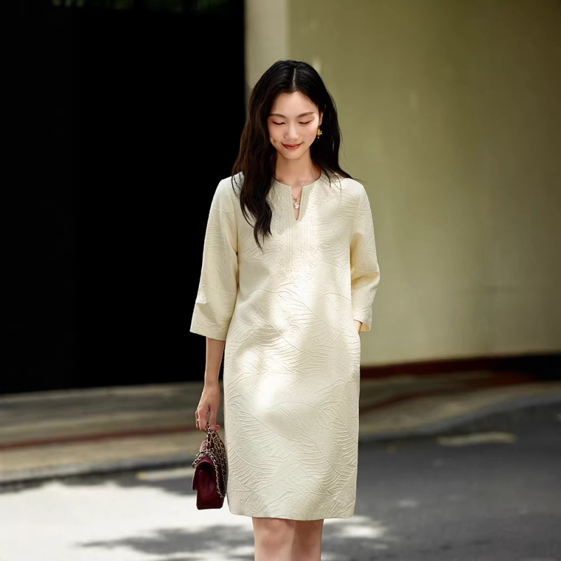 76038【Flowing Shadows】Three-Dimensional Bead-Embroidered Mulberry Silk and Wool Jacquard V-Neck Loose Early Autumn Silk and Wool Dress 76038【Flowing Shadows】Three-Dimensional Bead-Embroidered Mulberry Silk and Wool Jacquard V-Neck Loose Early Autumn Silk and Wool Dress