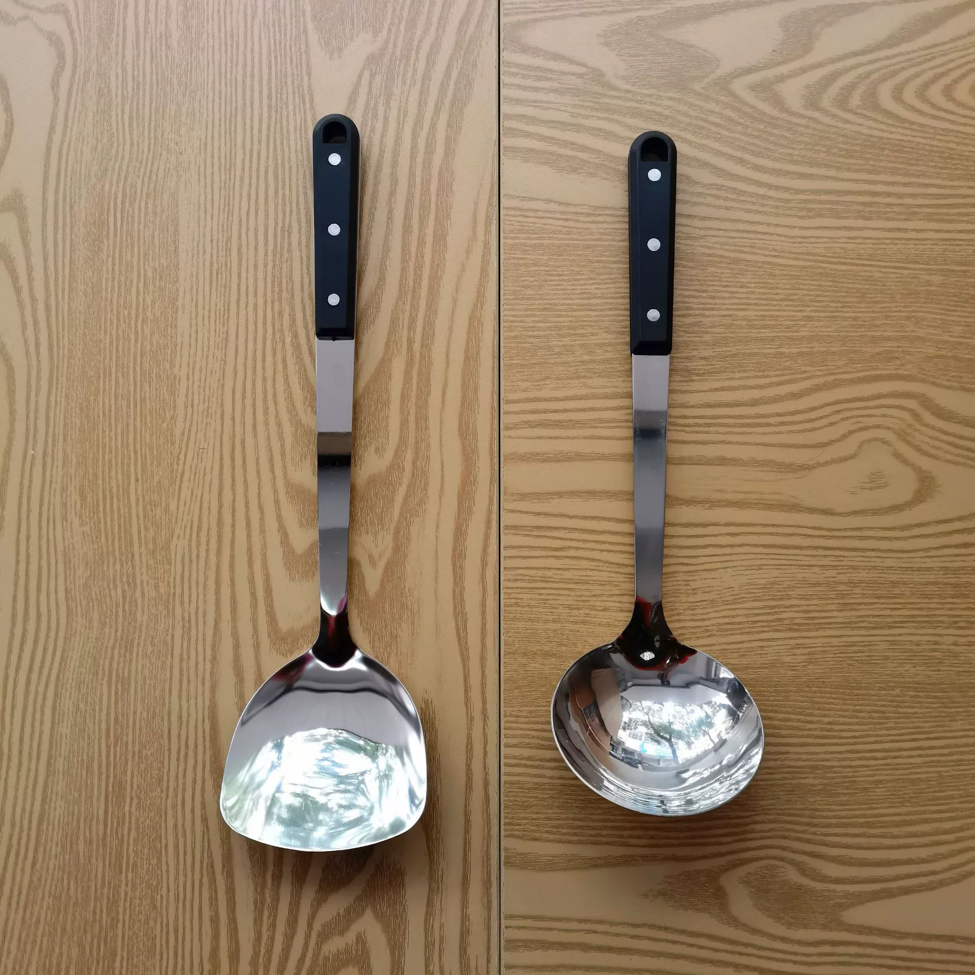 1221 black three-nail spatula stainless steel spatula kitchen utensils household cooking spatula spoon spoon wholesale