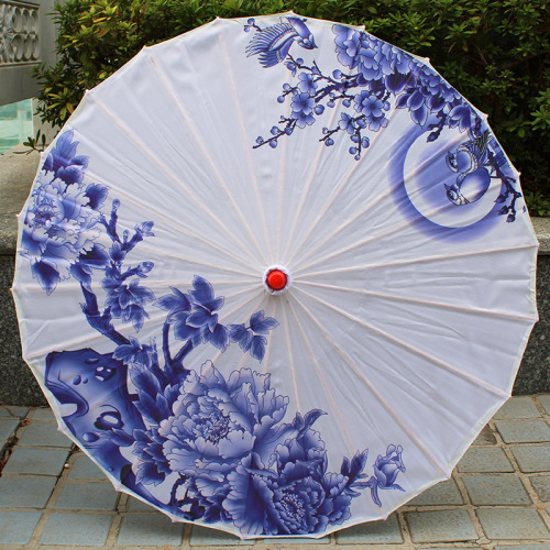 Blue and White Porcelain Decorated Ceiling Ancient Style Processional Umbrella Prop Wedding Decoration Fashion Show Chinese Style Printed Oil Paper Umbrella Wholesale