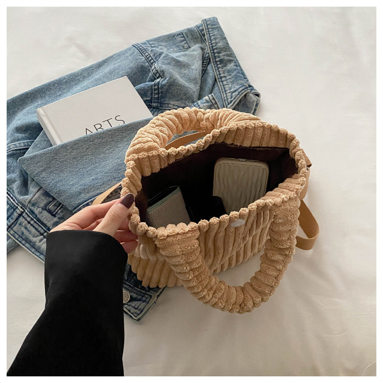 2025 New niche and fresh bucket bag, cute, fashionable and casual crossbody bag, versatile solid color handbag wholesale undefined