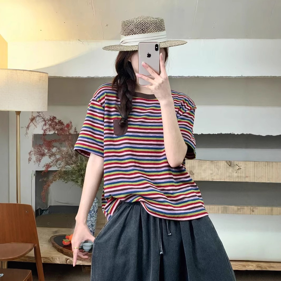 Summer retro T-shirt with a round collar