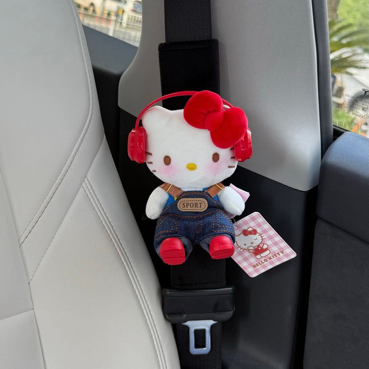 Classic Hello Kitty Headphone Design Car Seatbelt Shoulder Pad, Car Decoration, Anti-Neck Strain and Anti-Scratch Protector