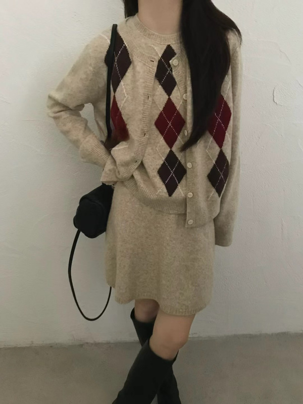 时尚休闲菱形提花针织衫套装女2025圆领毛衣开衫马甲+半裙三件套|undefined