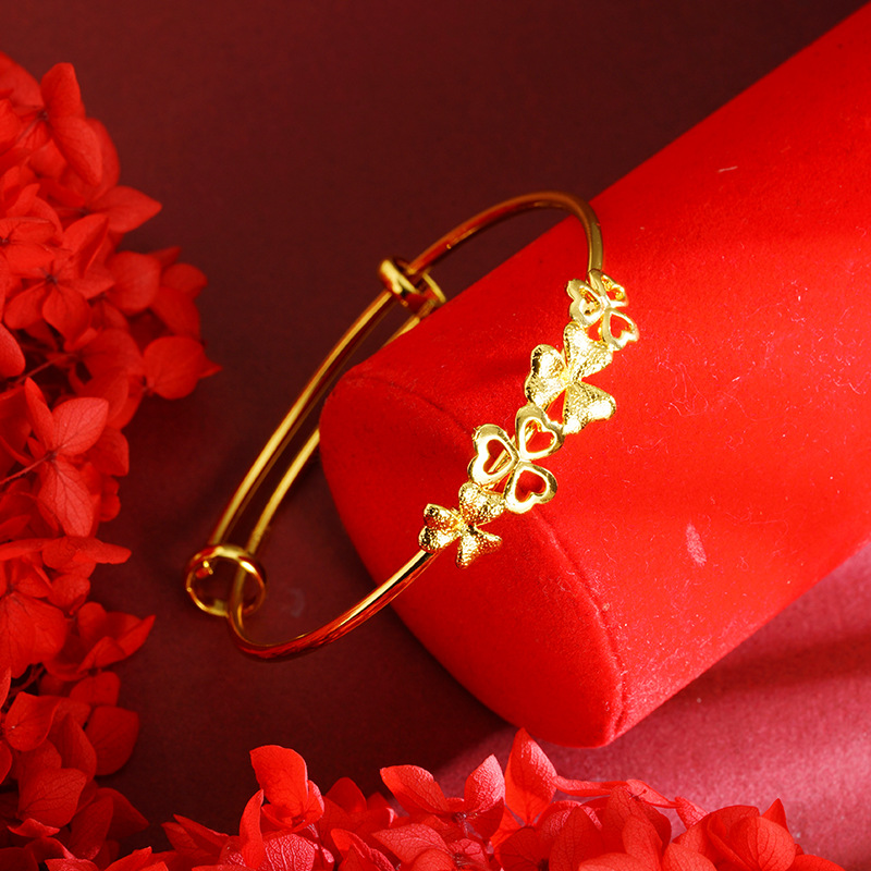 Ins nuevo producto de brazalete de trébol hueco ajuste de brazalete de aleación de cobre de alta preservación de color nicho joyería de lujo ligera