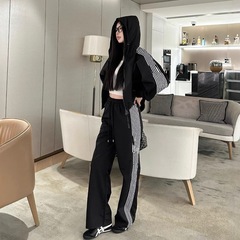 2025春夏D家の新型ですか?カジュアルスーツは色にぶつかって帽子のファスナーのコートをつないでウエストのズボンを締めます。