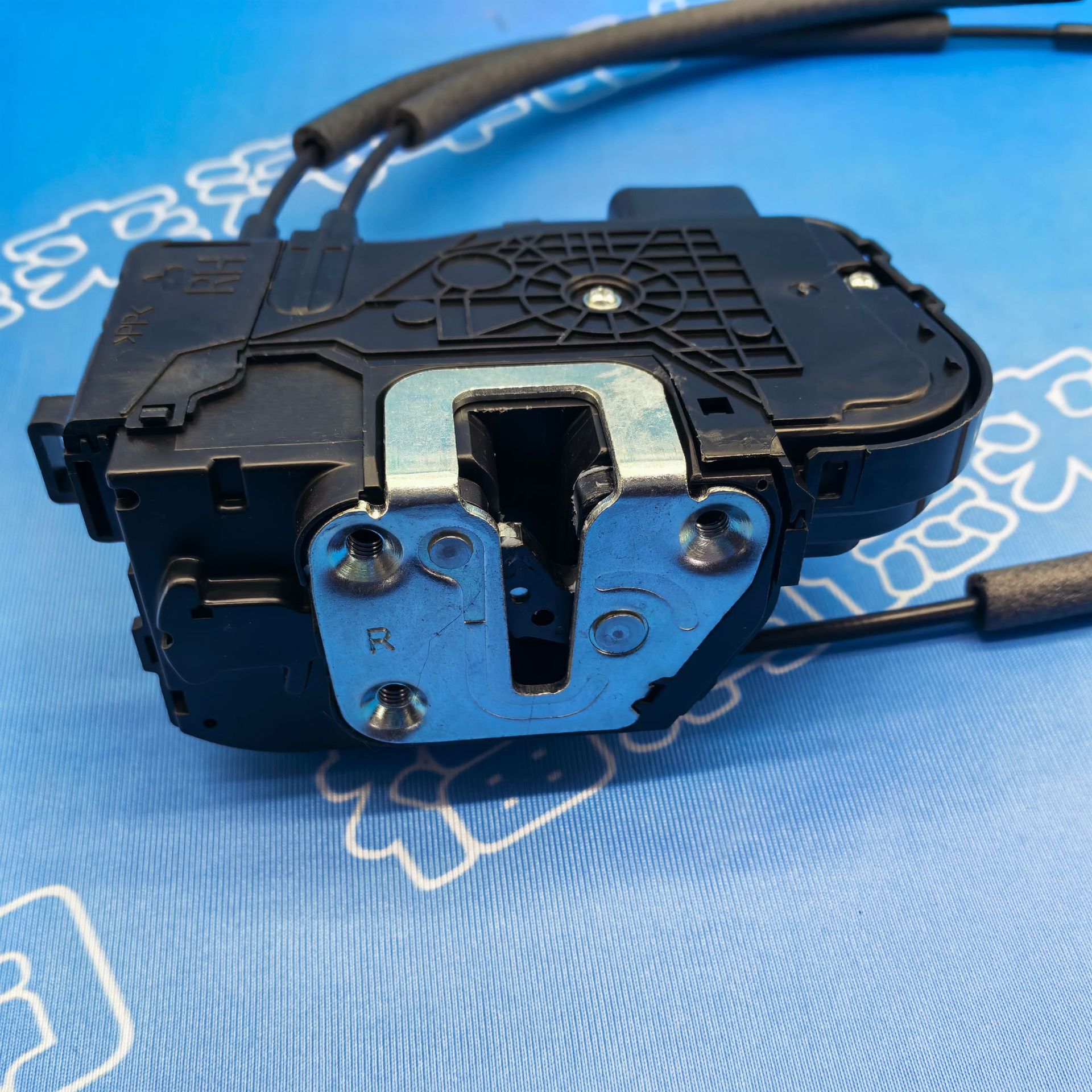 81310-2W010 Is Suitable for Hyundai Santa Fe Ix45 Four-Door Lock Machine Latch Assembly Central Locking
