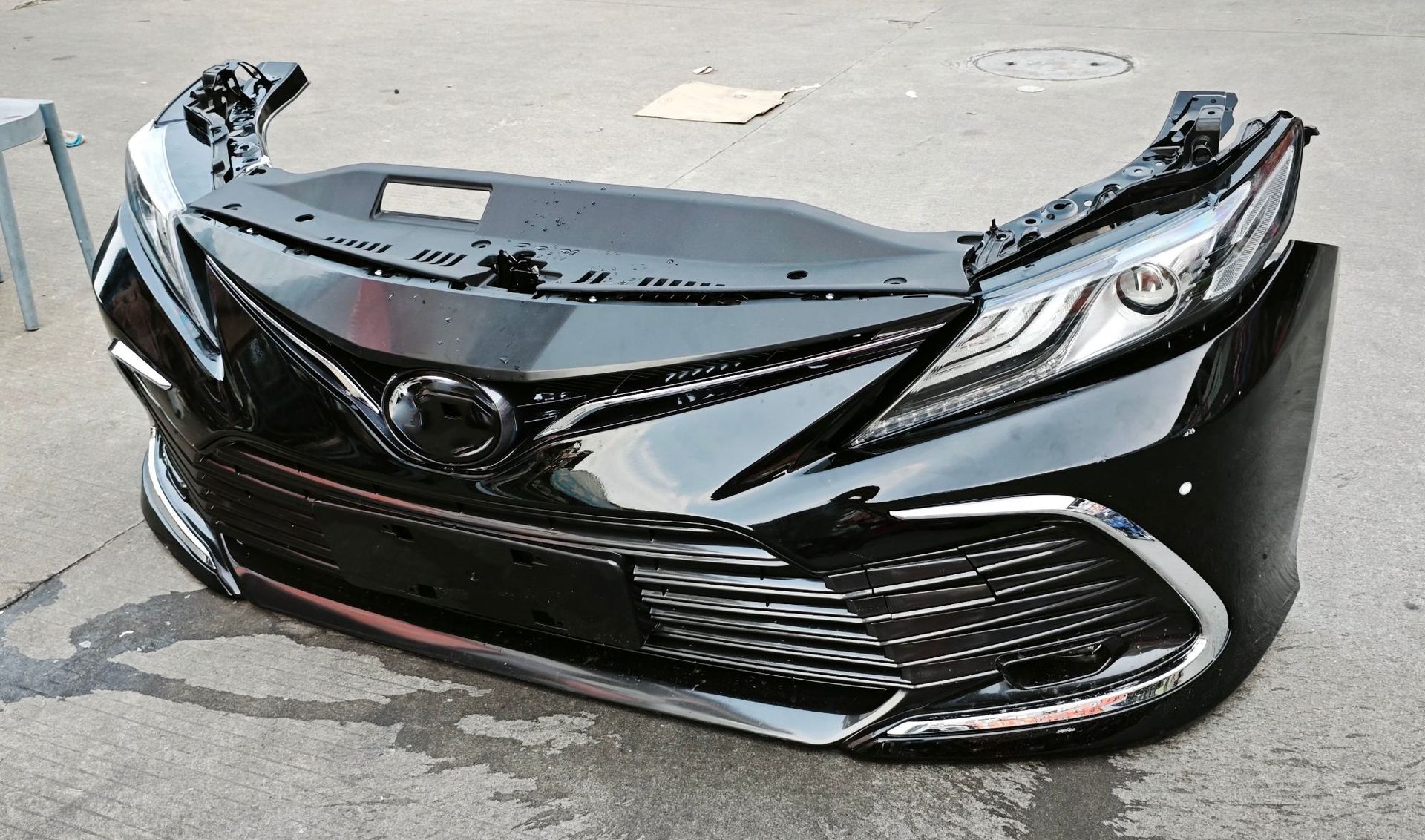 Suitable for Toyota Camry XV70 front bumper, front lip, front nose cutout, front bumper assembly