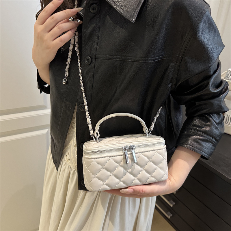 New Women's Handbag Small Square Bag Fashionable Makeup Box Bag Chain Diamond Grid Crossbody Bag - Thumbnail 2