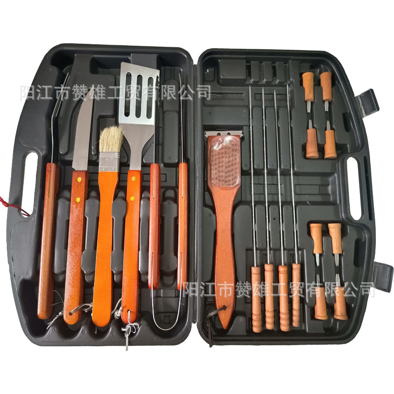 Fábrica de suministro directo de herramientas de parrilla de mano de madera 18 piezas de parrilla de parrilla portátil al aire libre