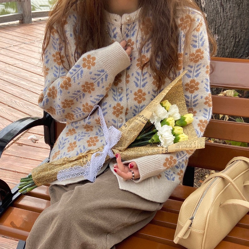 Áo len dệt kim dáng rộng bên ngoài in hoa nhỏ dành cho nữ mùa đông mới phong cách Hàn Quốc nhẹ nhàng 