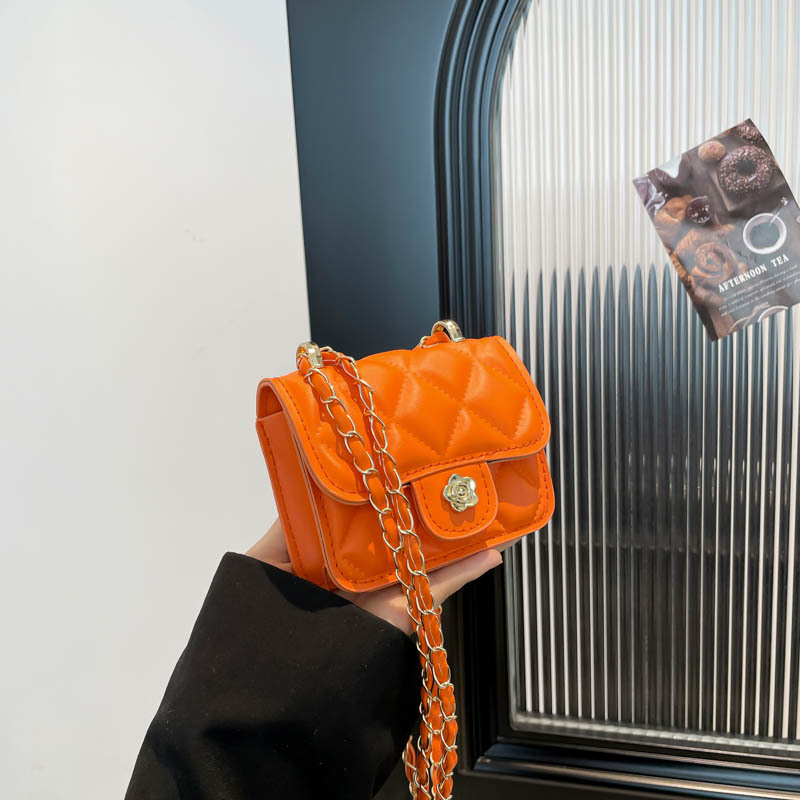 Advanced 2025 nuevo bolso pequeño de cadena de diseño de nicho portátil todo-fósforo rojo de celebridad de Internet sobre rojo mini cambio pequeño bolso cuadrado
