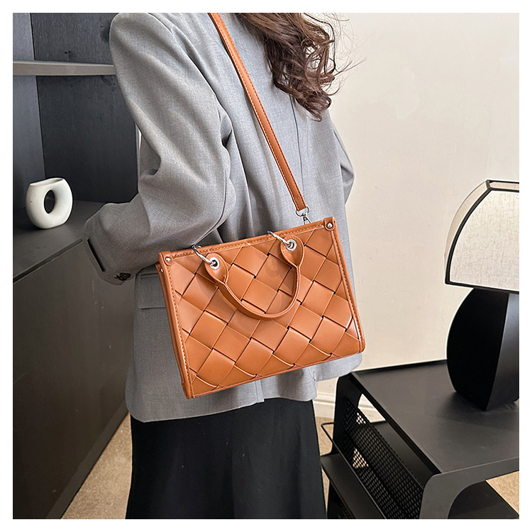 Women's Medium Pu Leather Solid Color Streetwear Zipper Handbag display picture 7