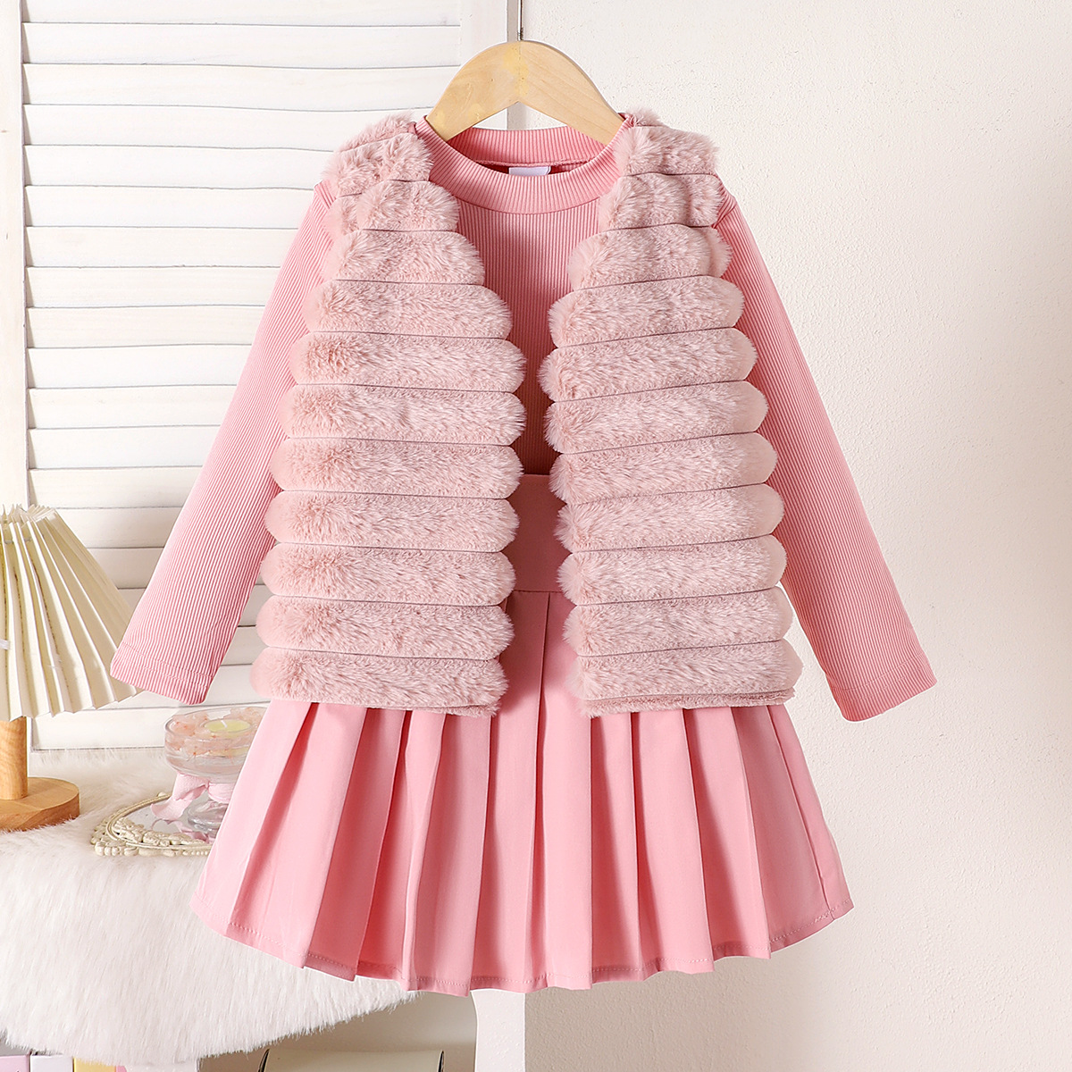 亚马逊欧美秋冬新款粉色毛绒绒马甲内搭打底衫搭配百褶裙短裙套装