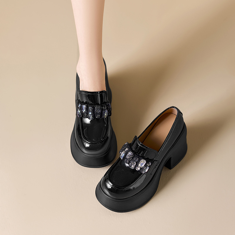 Giày loafer nữ mũi tròn gót vuông đính đá phong cách JK — màu đen, màu trắng ngà