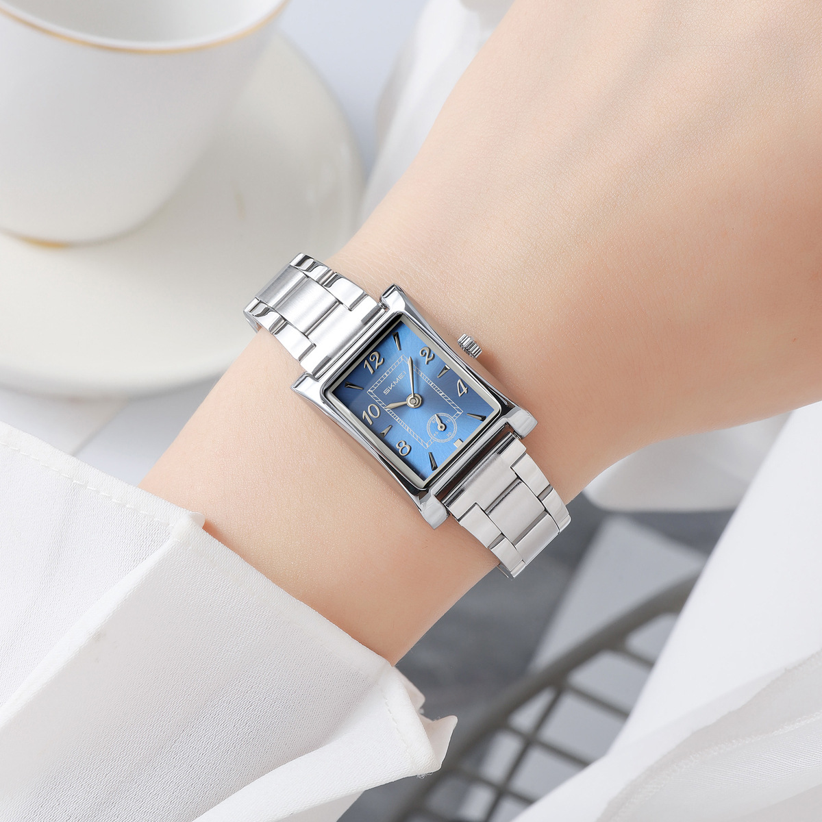 Momento de belleza relojes de pulsera retrógrados cuadrados de acero impermeable relojes de cuarzo comercio exterior al por mayor regalos personalizados fábrica de fuente