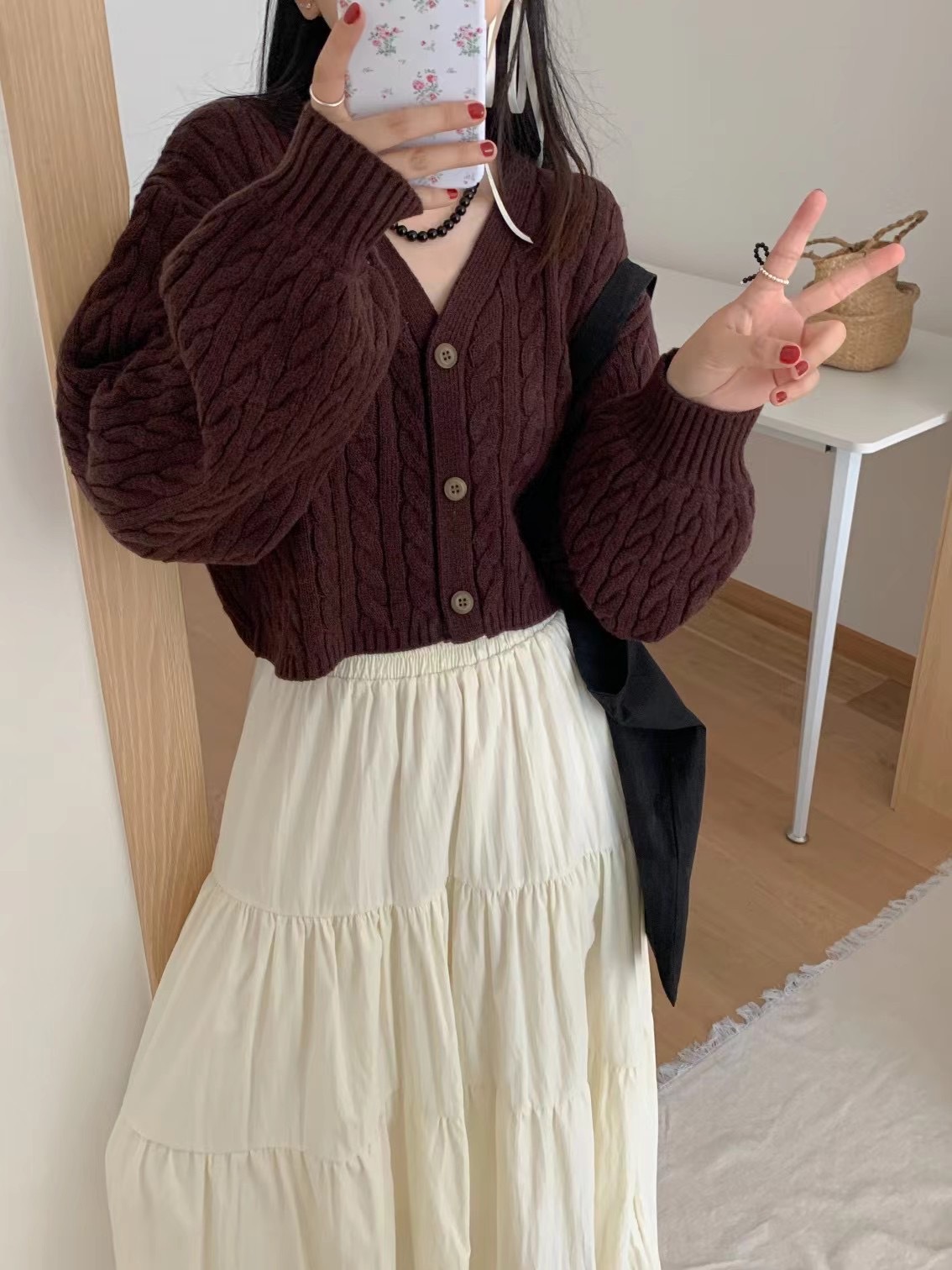 Corea del Sur Dongdaemun simple torcido corto de cintura alta jersey cardigan de punto para mujeres otoño y invierno nuevo suéter de manga de linterna pequeña