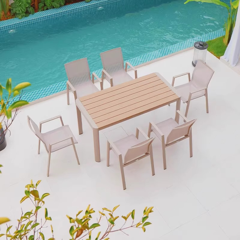 Mesa y silla de patio al aire libre, madera plástica, casa nórdica, patio al aire libre, jardín al aire libre, balcón, combinación de terraza de ocio
