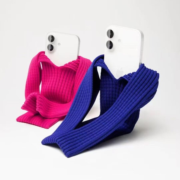 Demi-season trend knitted mobile phone