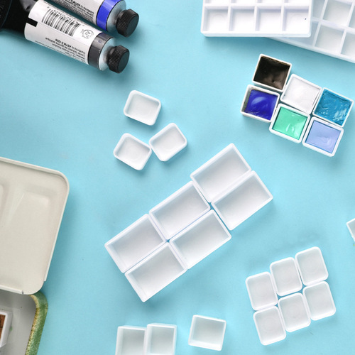 Watercolor paint is packed in small grids, solid paint grids are packed in empty half blocks and full blocks, optional mini empty box solids