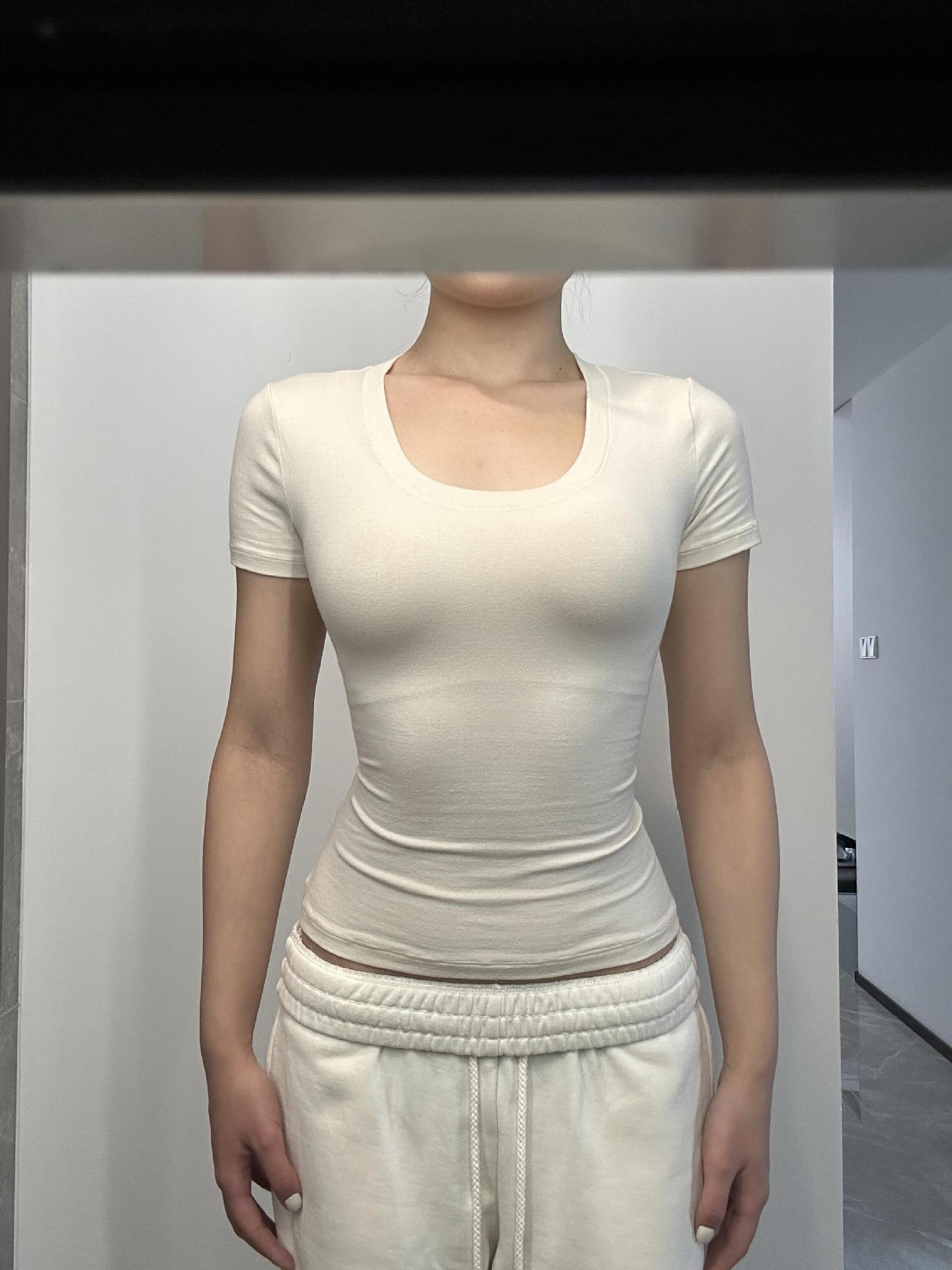 하얀색
