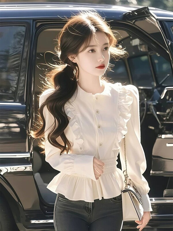 White long-sleeved women's shirt, 2025 new spring collection, unique and beautiful blouse with a cinched waist and ruffled hem White long-sleeved women's shirt, 2025 new spring collection, unique and beautiful blouse with a cinched waist and ruffled hem