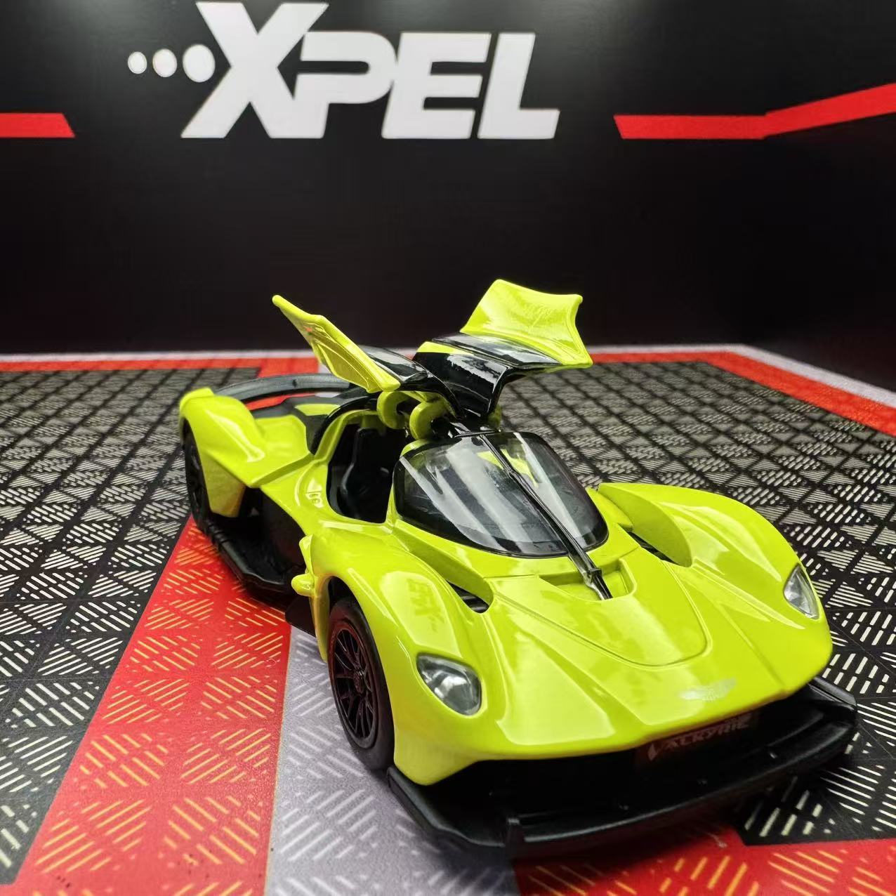 1-39 Aston Martin Valkyrie-Yellow