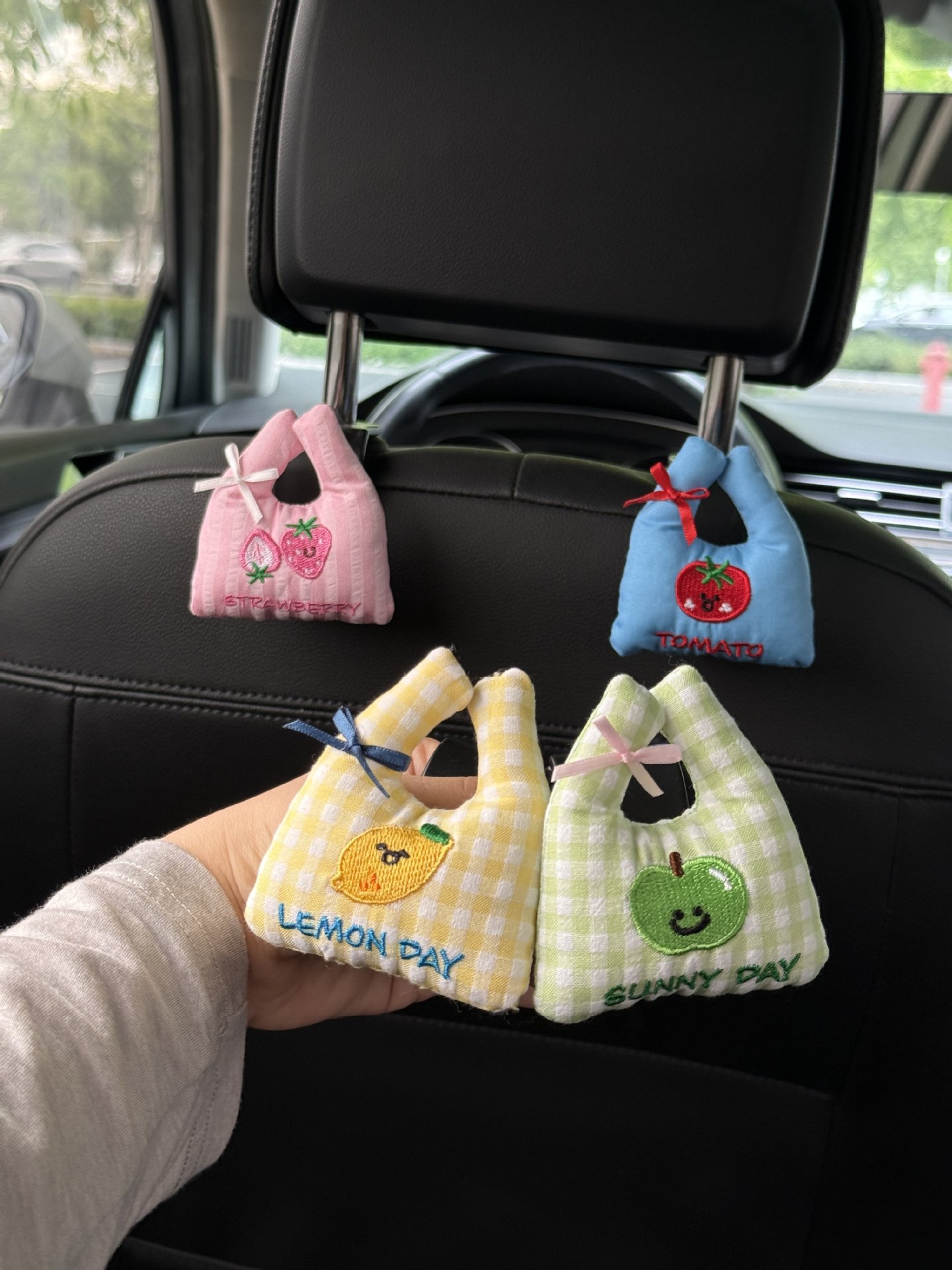 Car-mounted hook for in-car creative multifunctional storage, fruit shopping bag, tote bag hook for neat organization