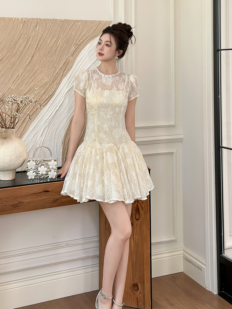 Váy suông midi cổ tròn đính đá thắt eo không đều phong cách Pháp — mơ
