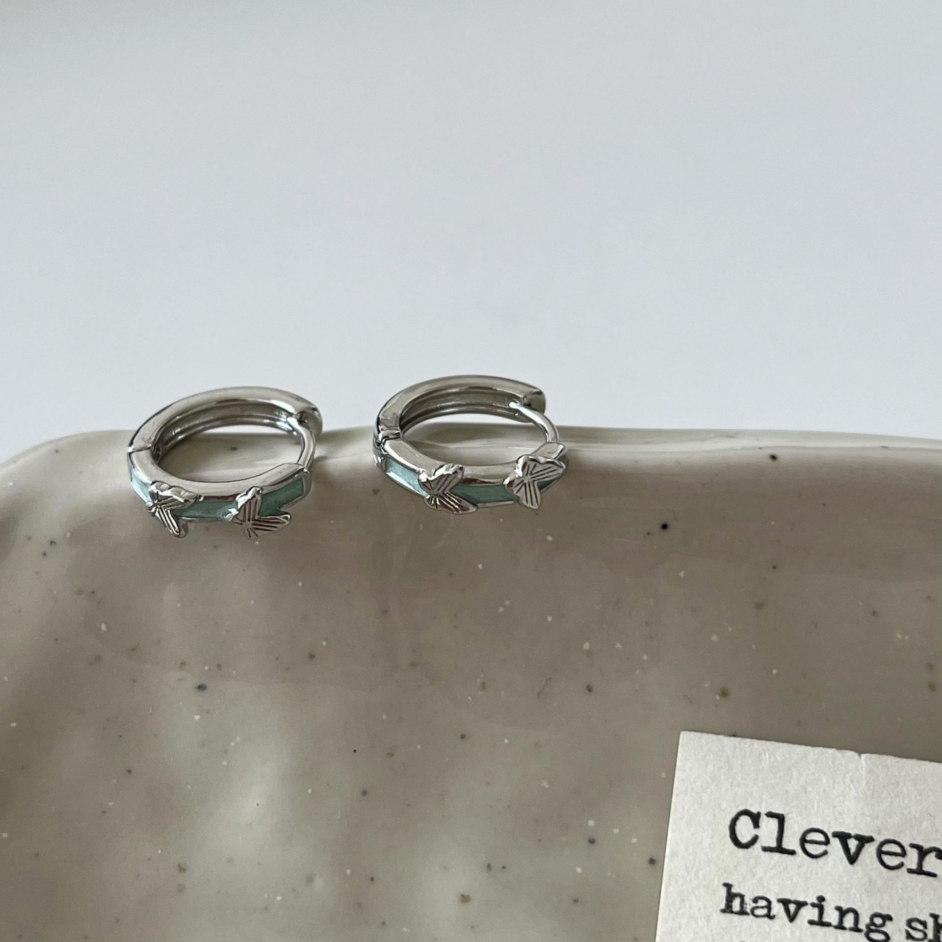 Butterfly ear buckle