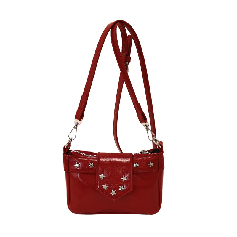 Simple retro bolso axilar 2026 nuevo bolso de remaches personales coreano en el temperamento bolso de hombro de viaje