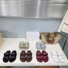 С��2025�¿���Ƥ�A�^�͹�Ӣ��ƽ����ֺ��Ь�⴩һ�֊Aֺɳ������