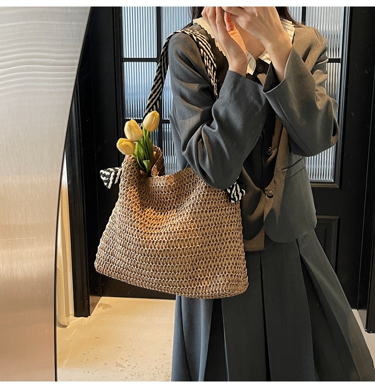 Summer large-capacity straw woven bag for women, 2025 new style seaside and beach vacation single-shoulder bag, commuter tote bucket bag undefined